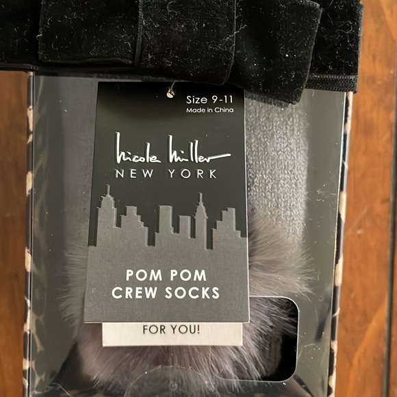 Nicole Miller Gray pom pom socks (sz 9-11) - Picture 3 of 9